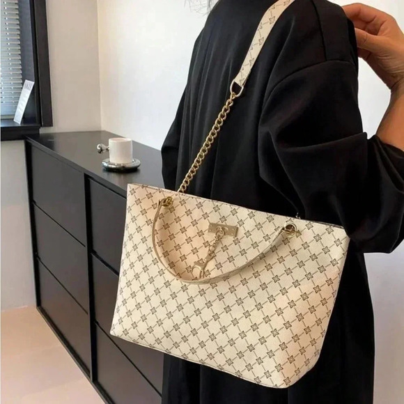 ⚠️Clearance Beige White Patterned Large Tote Shoulder Bag Gold Pendant - Picture 5 of 11